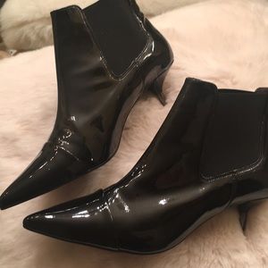 Shiny kitten heel booties